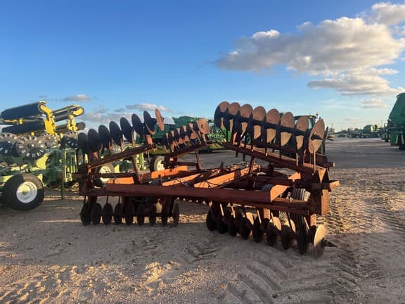 Image of International Harvester 485 equipment image 1