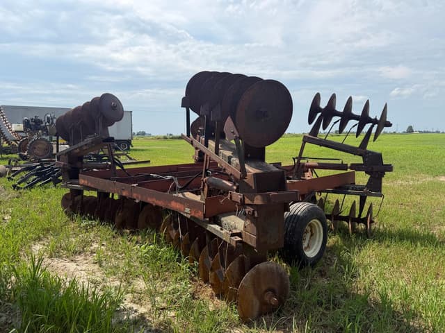 Image of International Harvester 485 equipment image 2