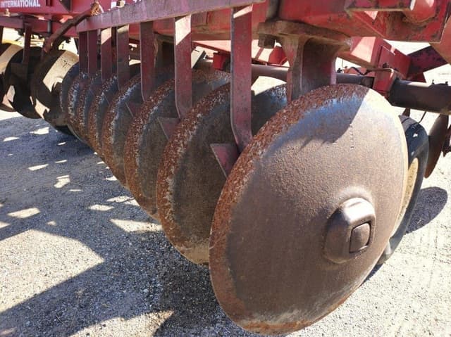 Image of International Harvester 490 equipment image 4