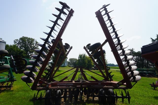 Image of International Harvester 490 equipment image 3
