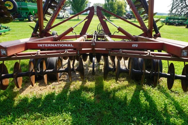 Image of International Harvester 490 equipment image 4