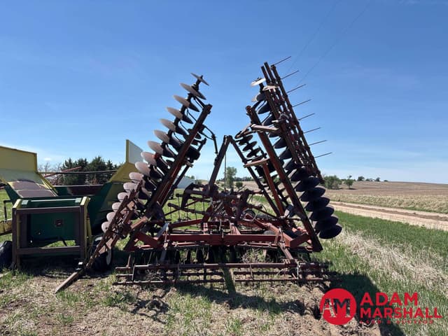 Image of International Harvester 490 equipment image 3