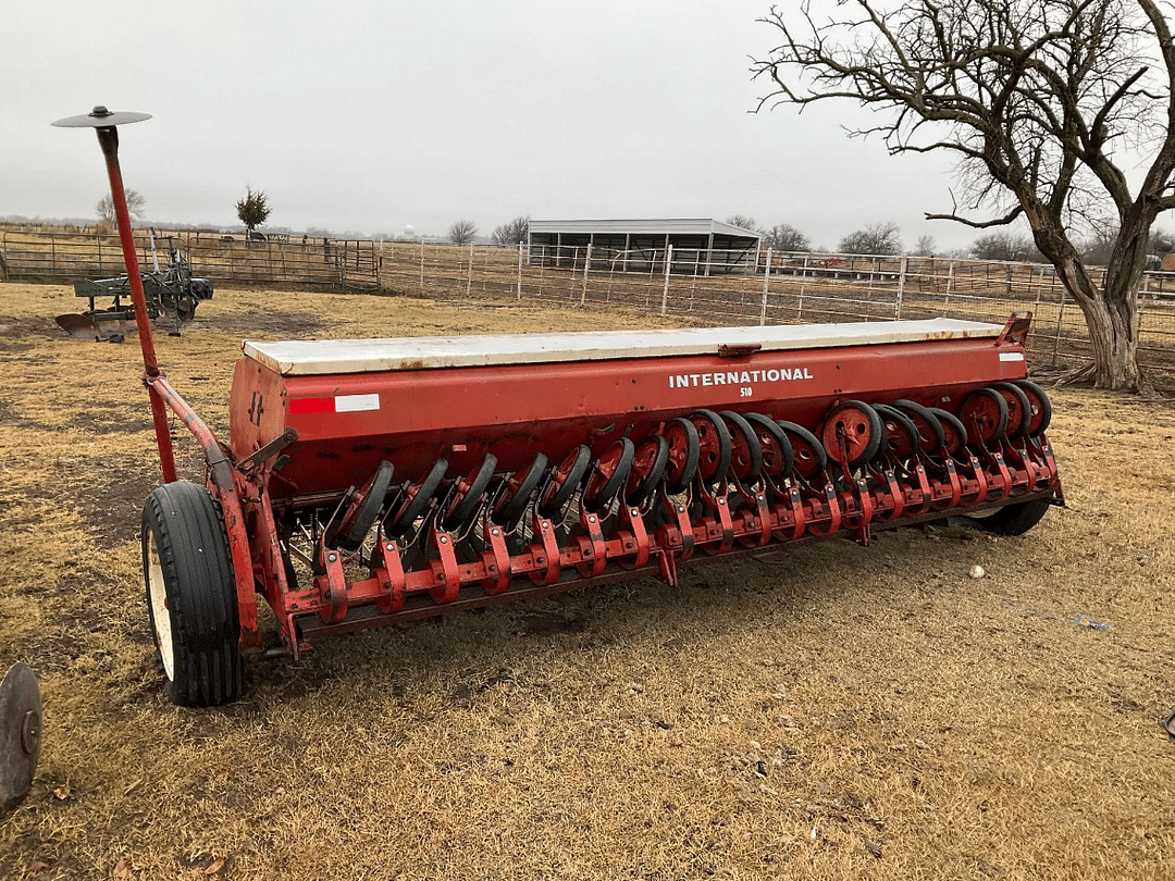 Image of International Harvester 510 Image 1