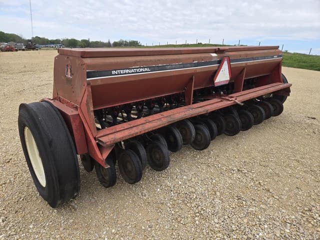 Image of International Harvester 5100 equipment image 2