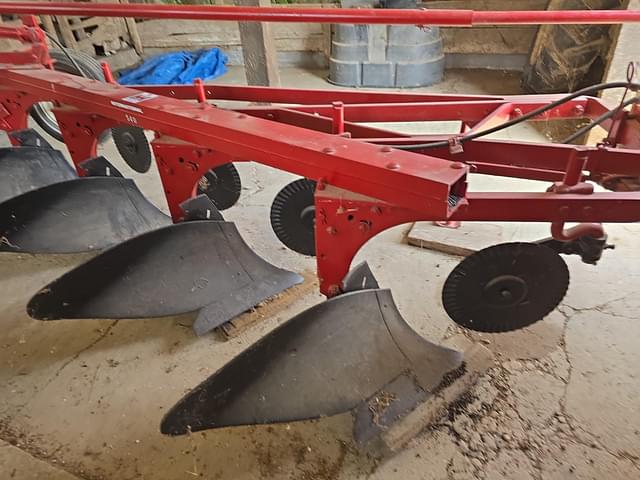 Image of International Harvester 540 equipment image 2