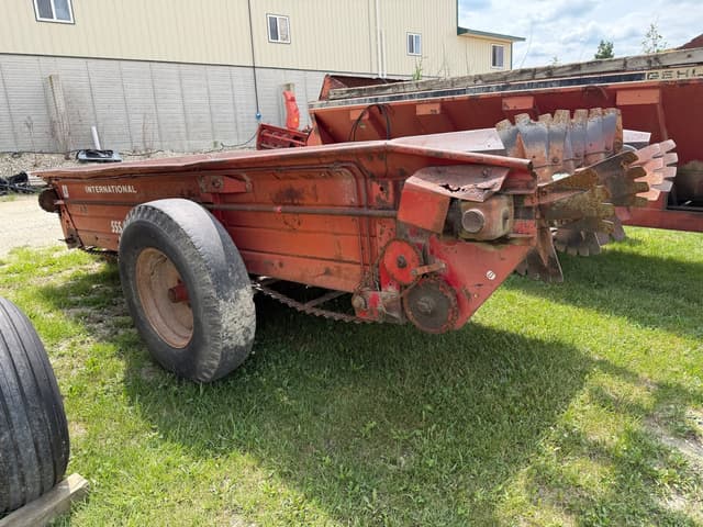 Image of International Harvester 555 equipment image 4