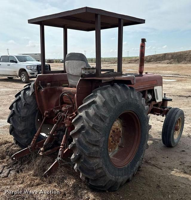 Image of International Harvester 574 equipment image 3