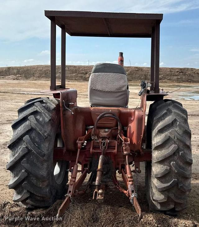 Image of International Harvester 574 equipment image 4