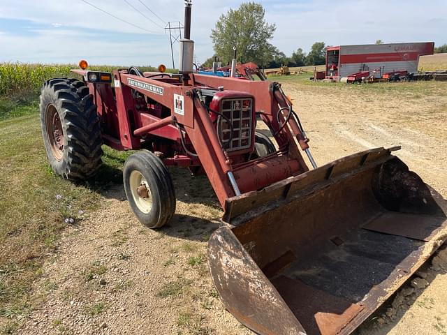 Image of International Harvester 574 equipment image 2