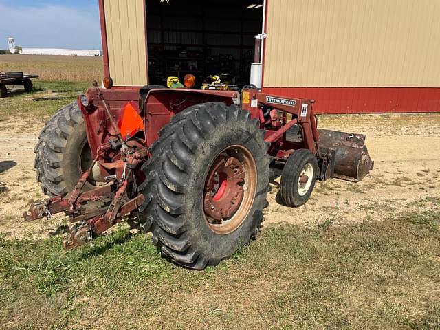 Image of International Harvester 574 equipment image 4