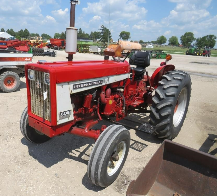 Main image International Harvester 606