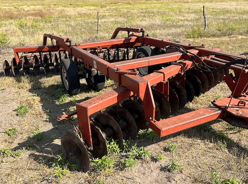 Image of International Harvester 610 Image 1