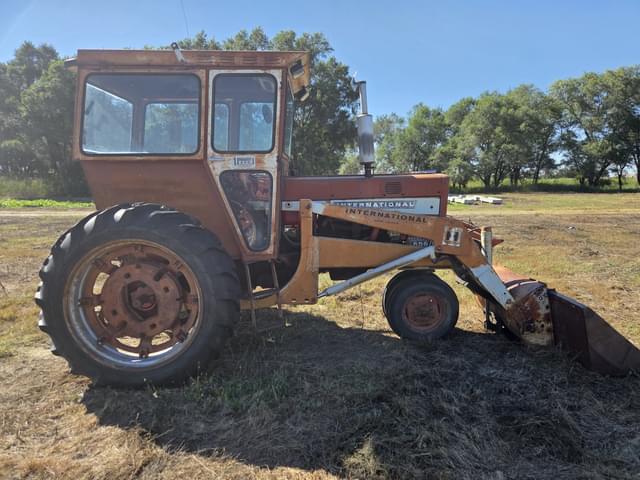 Image of International Harvester 656 equipment image 2