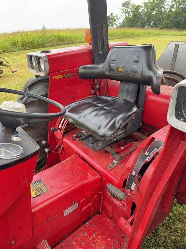 Image of International Harvester 674 equipment image 2