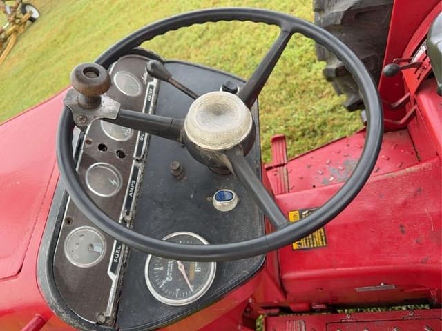 Image of International Harvester 674 equipment image 3