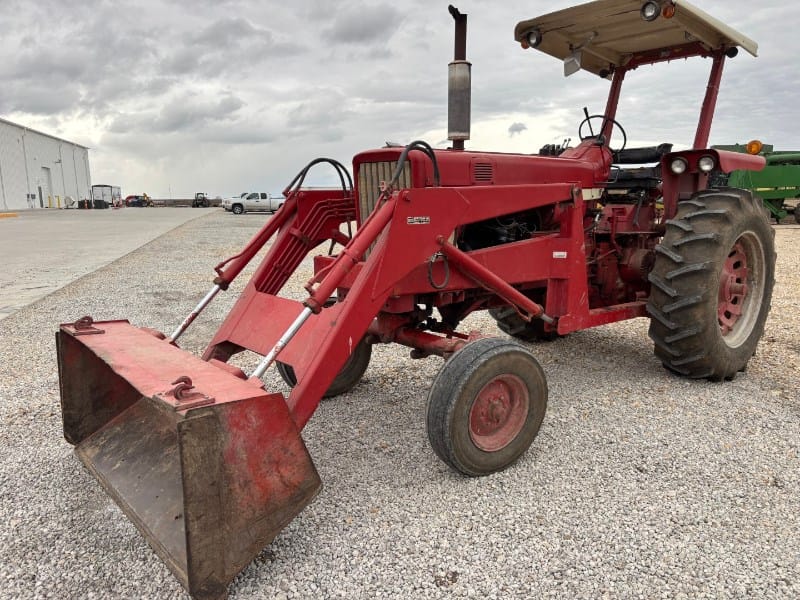 International Harvester 706 Equipment Image0