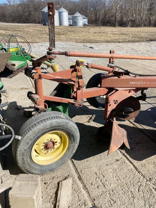 Image of International Harvester 710 equipment image 3