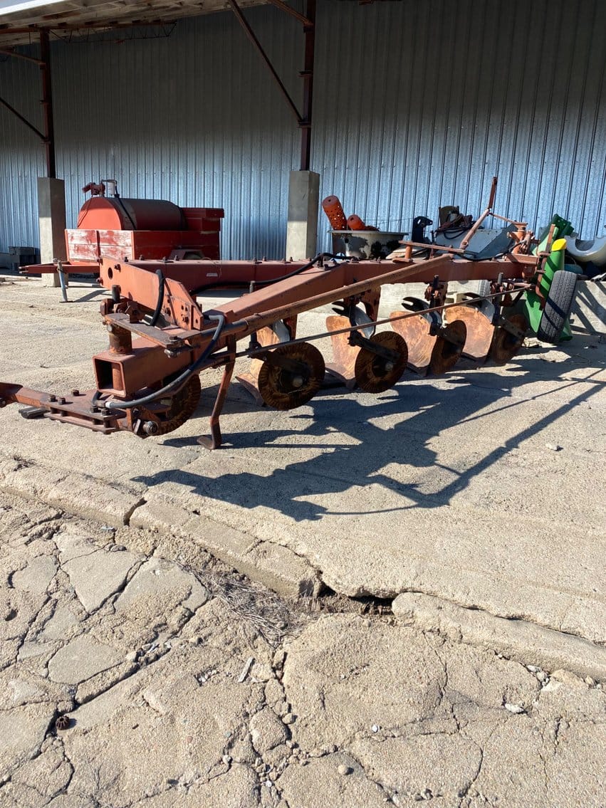 International Harvester 710 Equipment Image0