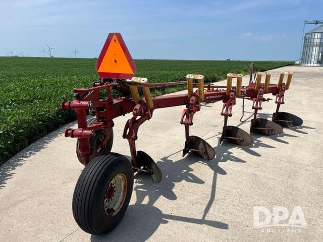 Image of International Harvester 710 equipment image 3