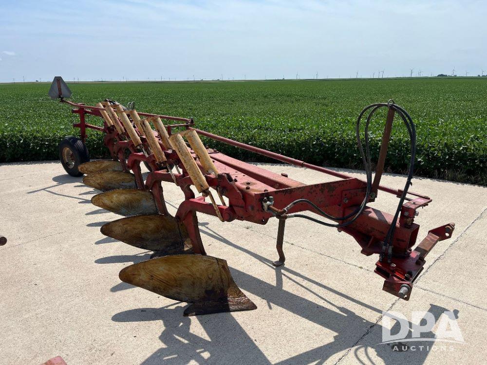 Image of International Harvester 710 Primary image