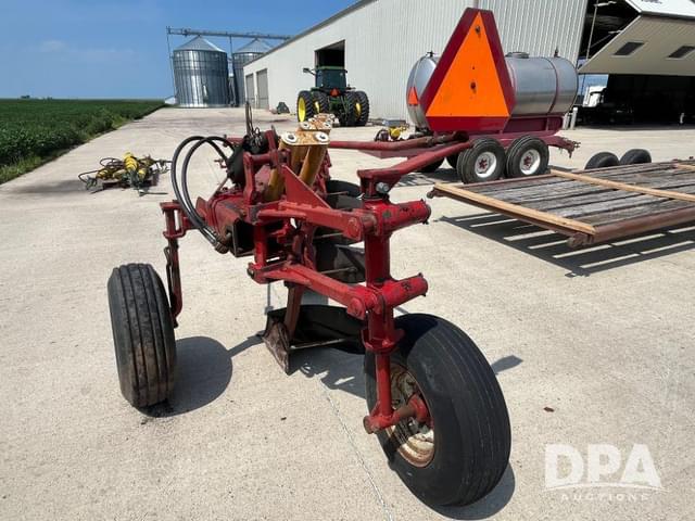 Image of International Harvester 710 equipment image 4