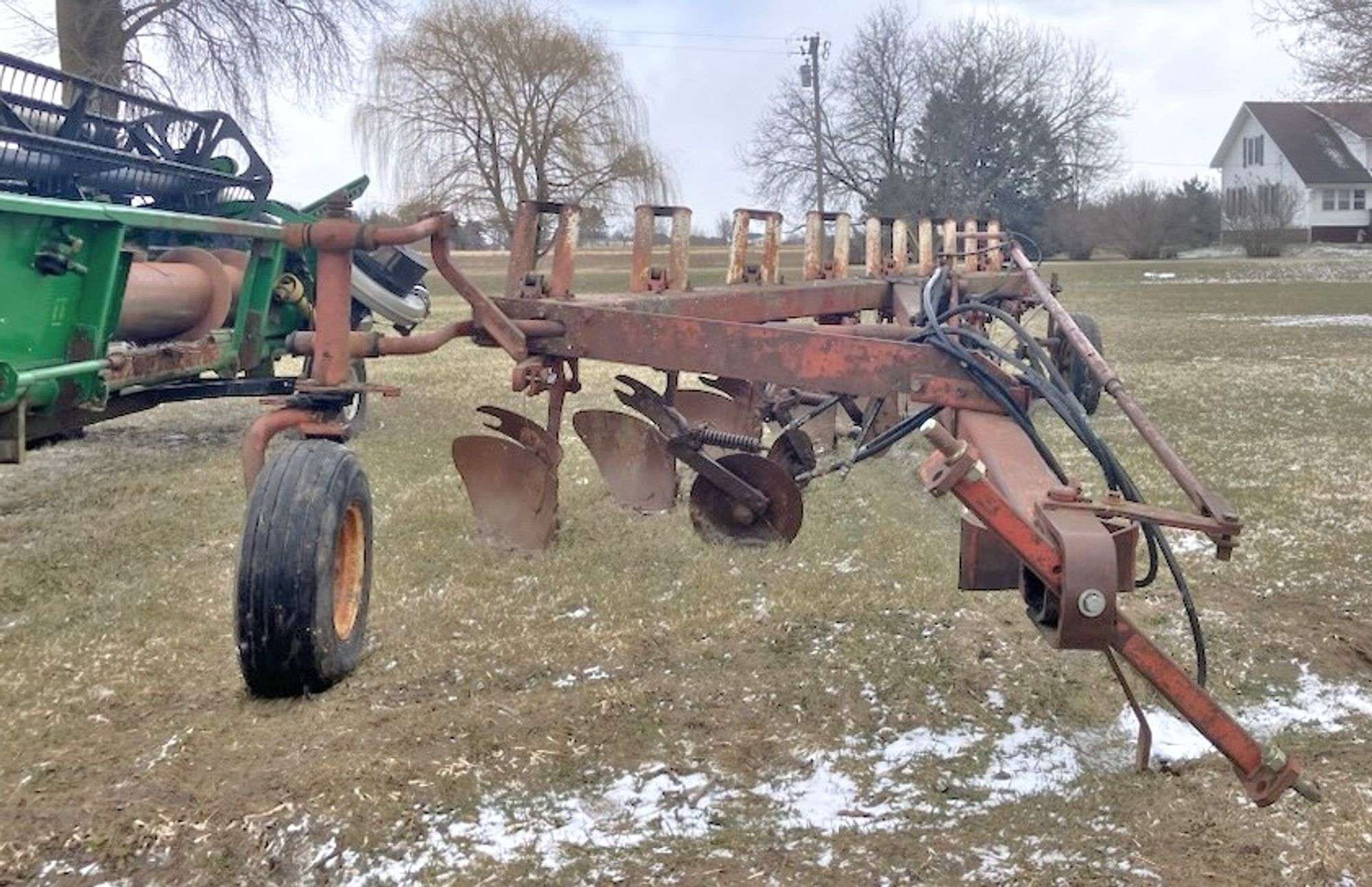 International Harvester 720 Equipment Image0