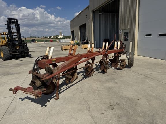 Image of International Harvester 720 equipment image 1