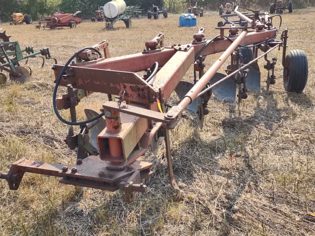 Image of International Harvester 720 equipment image 2