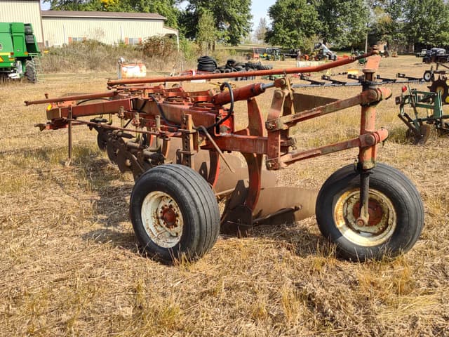 Image of International Harvester 720 equipment image 3