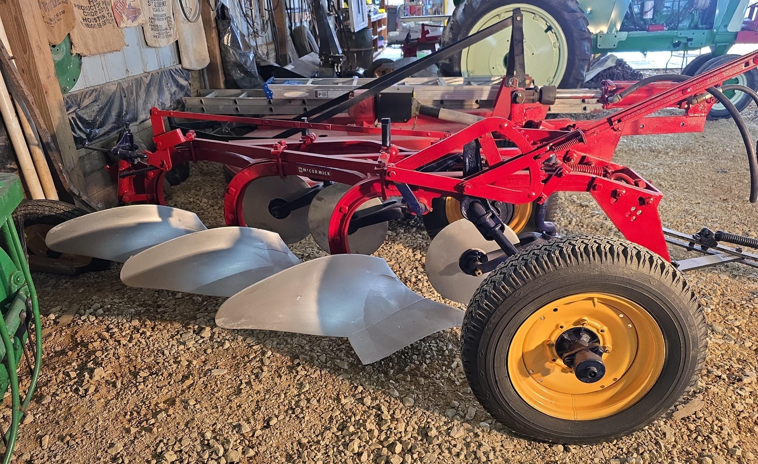 Main image International Harvester 8