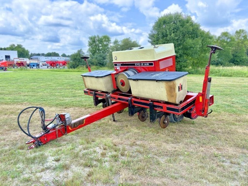 International Harvester 800 Cyclo Air Equipment Image0
