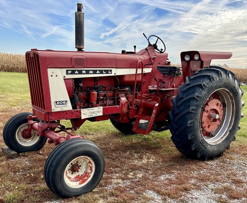 Main image International Harvester 806