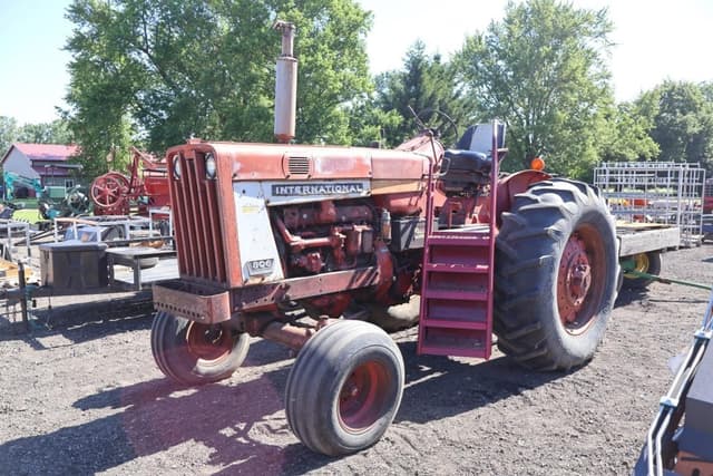 Image of International Harvester 806 equipment image 1
