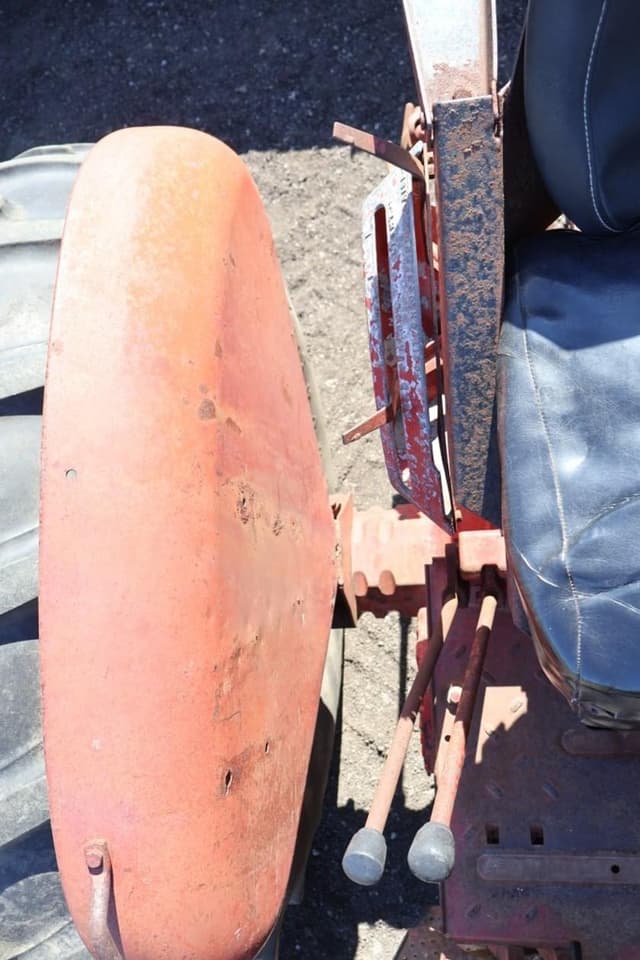 Image of International Harvester 806 equipment image 4