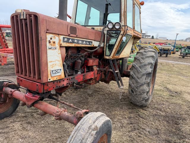 Image of International Harvester 806 equipment image 1