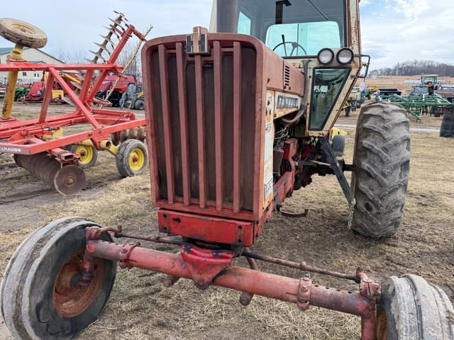 Image of International Harvester 806 equipment image 2