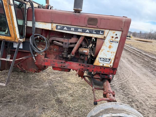 Image of International Harvester 806 equipment image 4