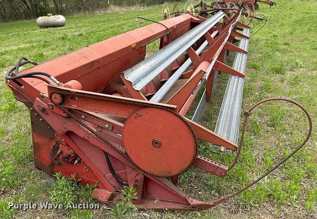 Image of International Harvester 810 equipment image 3
