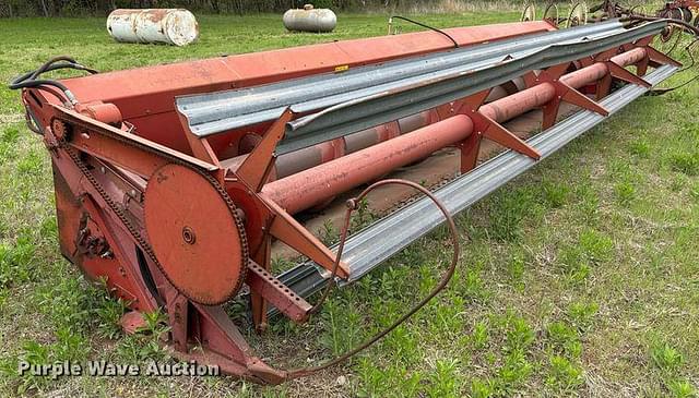 Image of International Harvester 810 equipment image 2