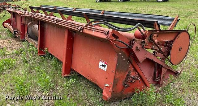 Image of International Harvester 810 equipment image 4