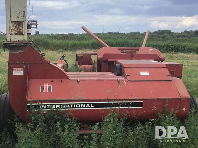 Image of International Harvester 830 equipment image 1