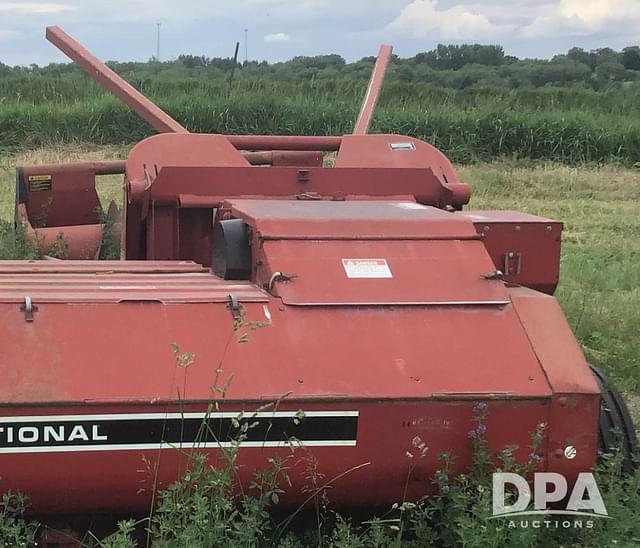 Image of International Harvester 830 equipment image 3
