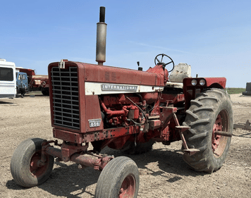 Main image International Harvester 856