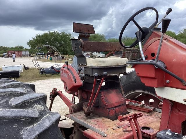 Image of International Harvester 856 equipment image 1