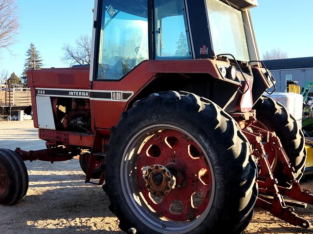 Image of International Harvester 886 equipment image 2