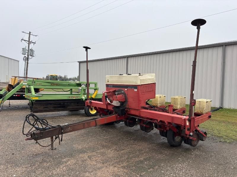 Image of International Harvester 900 Primary image