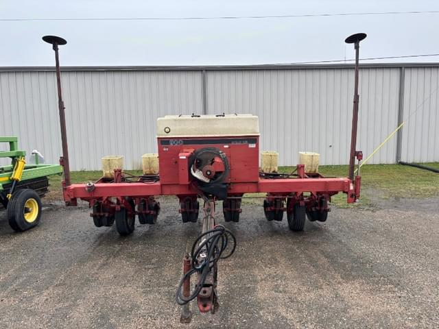 Image of International Harvester 900 equipment image 1
