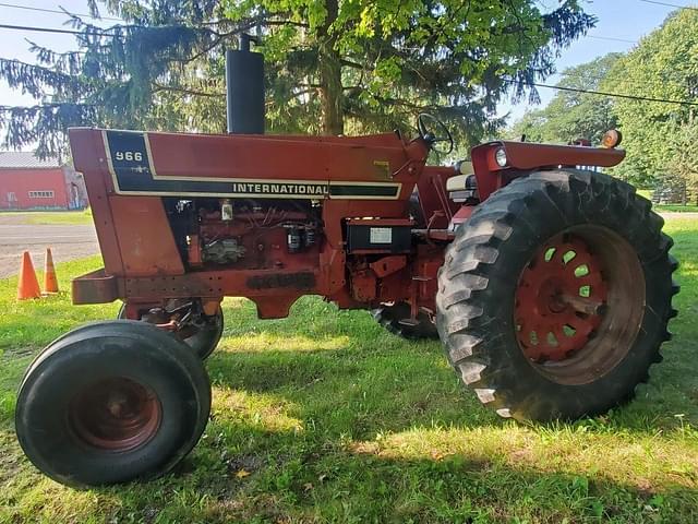 Image of International Harvester 966 equipment image 1