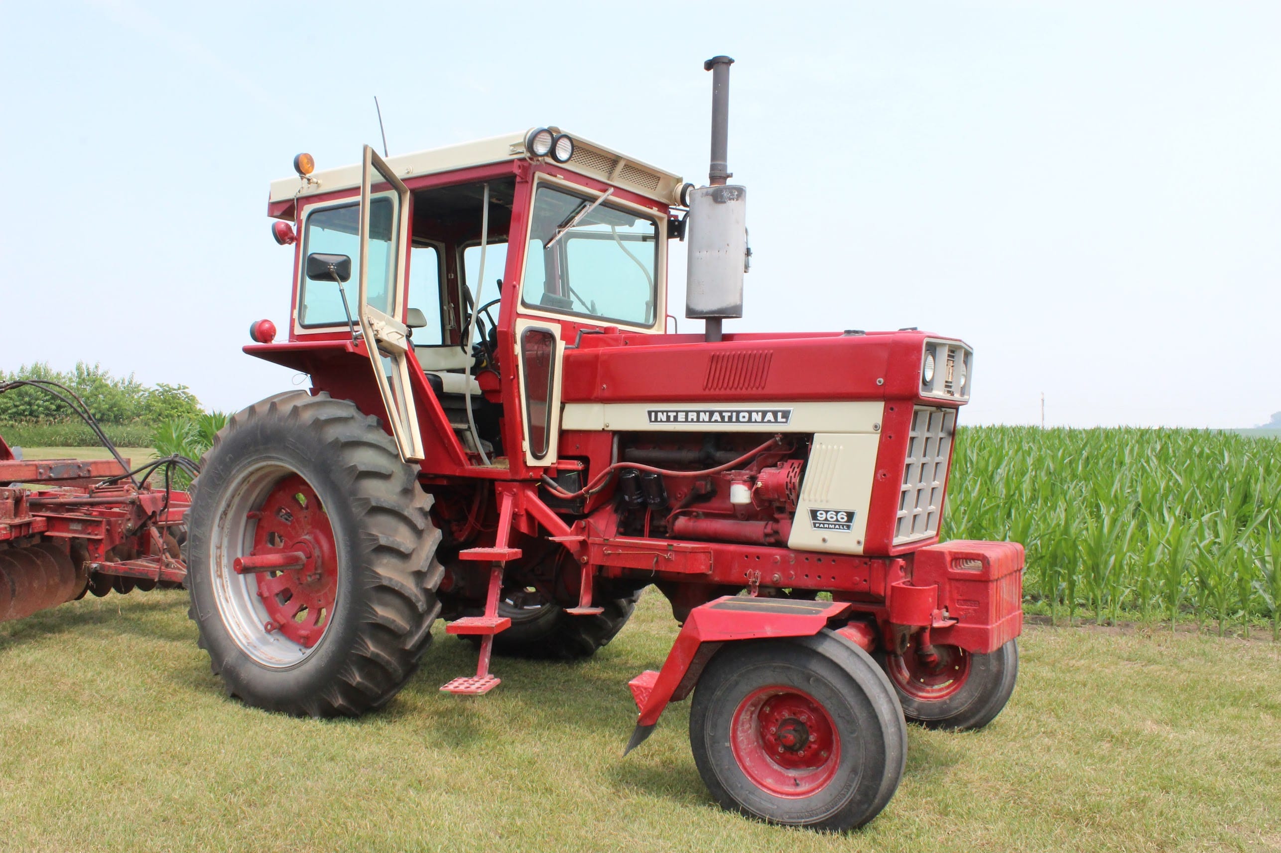 Main image International Harvester 966