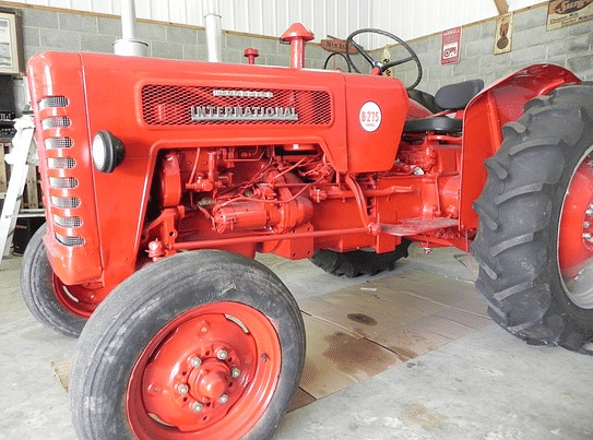 Image of International Harvester B-275 Primary Image